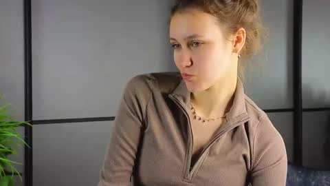 Snapshot of foxfever chatting on November 6, 2025, 6:58 am Lily online show from November 6, 2025, 6:58 am