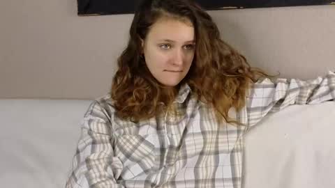 Snapshot of foxfever chatting on November 7, 2025, 6:46 am Lily online show from November 7, 2025, 6:46 am