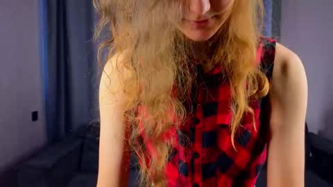 Snapshot of foxfever chatting on November 17, 2025, 7:03 am Lily online show from November 17, 2025, 7:03 am