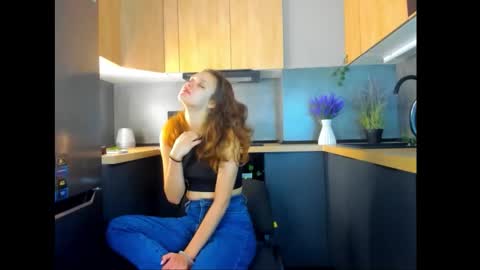 Snapshot of foxfever chatting on November 25, 2025, 7:30 am Lily online show from November 25, 2025, 7:30 am