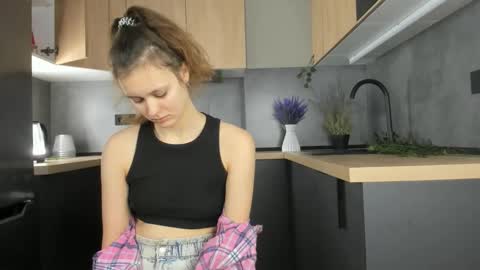 Snapshot of foxfever chatting on November 26, 2025, 6:58 am Lily online show from November 26, 2025, 6:58 am