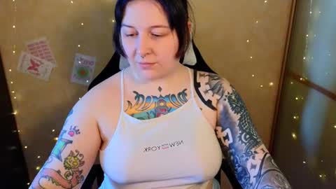Snapshot of foxgirlandmerguis chatting on June 5, 2026, 7:03 am Belinda online show from June 5, 2026, 7:03 am