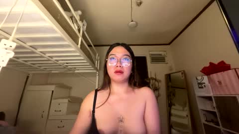 Snapshot of foxieeealona chatting on May 14, 2026, 7:53 pm Alicia Baby online show from May 14, 2026, 7:53 pm