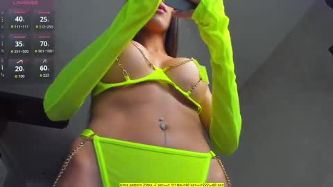 Snapshot of foxx_giirl chatting on December 2, 2025, 5:08 pm Foxx online show from December 2, 2025, 5:08 pm