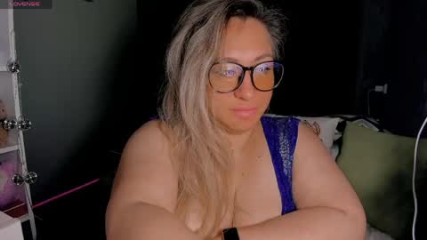 Snapshot of foxxxy__lady chatting on April 27, 2026, 1:47 am Kris online show from April 27, 2026, 1:47 am