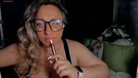 Snapshot of foxxxy__lady chatting on May 7, 2026, 1:33 am Kris online show from May 7, 2026, 1:33 am