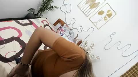 Rianne online show from November 18, 2025, 1:26 pm