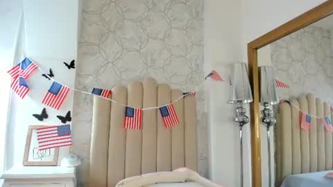 Foxy online show from July 4, 2026, 7:42 pm