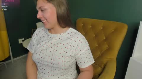 Snapshot of foxy__vibe chatting on April 6, 2026, 4:46 am April online show from April 6, 2026, 4:46 am
