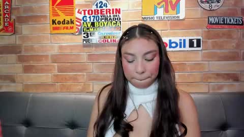 Miss Antonela online show from May 19, 2026, 2:40 am