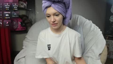 Snapshot of foxy_blond chatting on February 25, 2025, 3:52 am Foxy online show from February 25, 2025, 3:52 am