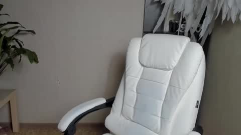 Snapshot of foxy_blond chatting on September 10, 2025, 12:21 am Foxy online show from September 10, 2025, 12:21 am