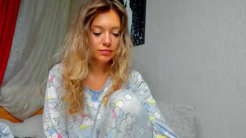 Snapshot of foxy_blond chatting on September 30, 2025, 12:15 am Foxy online show from September 30, 2025, 12:15 am