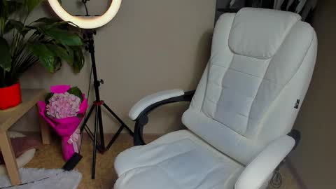 Snapshot of foxy_blond chatting on October 6, 2025, 12:19 am Foxy online show from October 6, 2025, 12:19 am