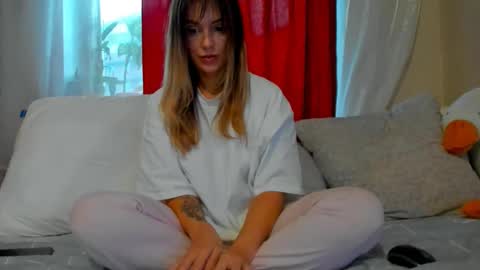 Snapshot of foxy_blond chatting on October 15, 2025, 12:22 am Foxy online show from October 15, 2025, 12:22 am