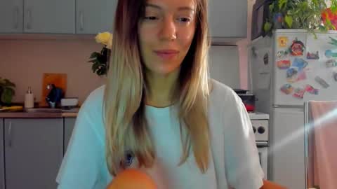 Snapshot of foxy_blond chatting on October 18, 2025, 12:13 am Foxy online show from October 18, 2025, 12:13 am