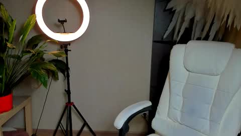 Snapshot of foxy_blond chatting on November 4, 2025, 12:21 am Foxy online show from November 4, 2025, 12:21 am