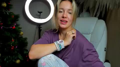 Foxy online show from December 3, 2025, 12:18 am