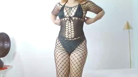 Snapshot of foxy_lexy chatting on February 8, 2025, 12:50 pm foxy_lexy online show from February 8, 2025, 12:50 pm
