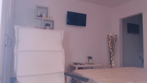 Snapshot of foxyadele_ chatting on June 8, 2026, 6:36 am Adela - Single mom. 40 y online show from June 8, 2026, 6:36 am