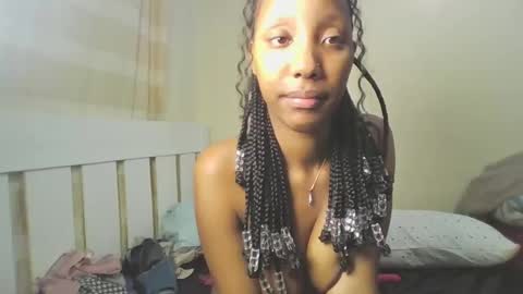 Snapshot of foxyatmidnite chatting on May 18, 2026, 4:07 am foxyatmidnite online show from May 18, 2026, 4:07 am