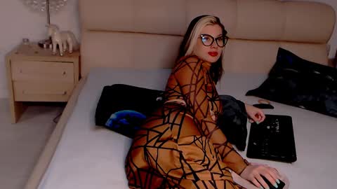 Snapshot of foxydevilish chatting on February 10, 2025, 10:19 pm Fox online show from February 10, 2025, 10:19 pm