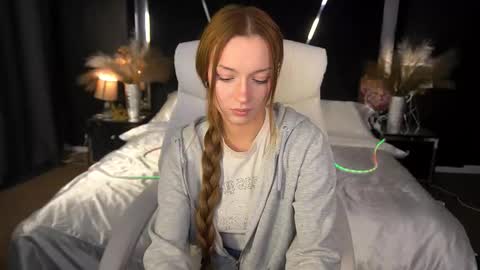 Maya online show from November 9, 2025, 9:02 pm