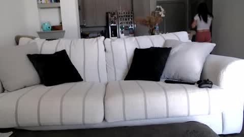 Snapshot of fragilemasochist chatting on January 4, 2025, 4:43 pm Angel online show from January 4, 2025, 4:43 pm