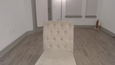 Snapshot of fragilemasochist chatting on February 1, 2025, 1:55 am Angel online show from February 1, 2025, 1:55 am