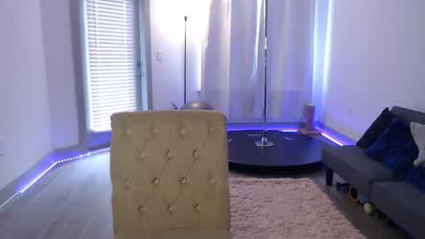 Snapshot of fragilemasochist chatting on February 25, 2025, 4:31 pm Angel online show from February 25, 2025, 4:31 pm