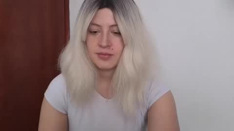 Snapshot of francescaasmith chatting on May 5, 2026, 6:27 pm Francesca online show from May 5, 2026, 6:27 pm