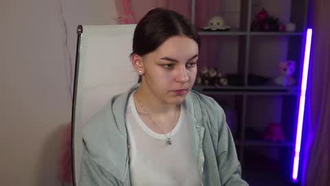 Francesca online show from April 8, 2026, 6:57 am