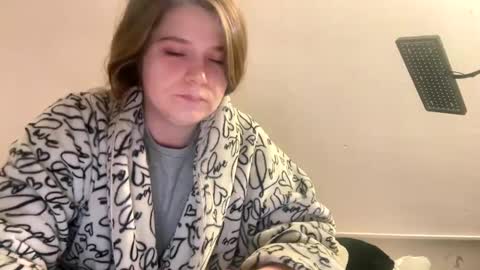 francescafey online show from September 19, 2025, 4:47 am