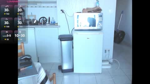 yogapants online show from October 25, 2025, 11:07 am