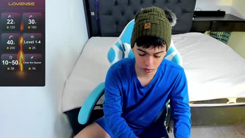 Snapshot of franco_rizzo01 chatting on December 7, 2024, 9:00 pm frank online show from December 7, 2024, 9:00 pm