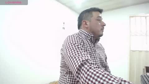 Snapshot of francoisroy chatting on April 29, 2026, 5:30 pm Juan online show from April 29, 2026, 5:30 pm