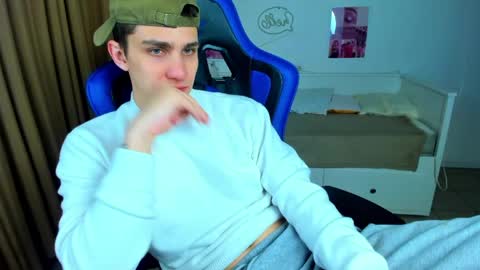 Frank online show from April 10, 2026, 2:50 am