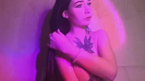 mistress Bastet and  mintcola online show from January 16, 2025, 9:08 pm