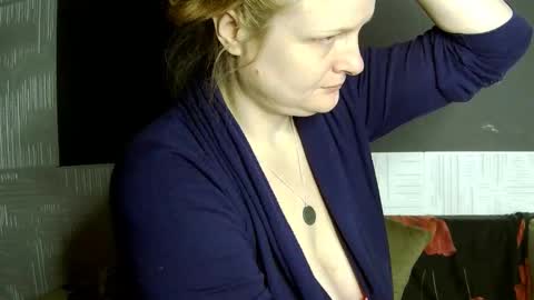 Snapshot of frauket chatting on November 18, 2025, 11:36 am FrauKet online show from November 18, 2025, 11:36 am