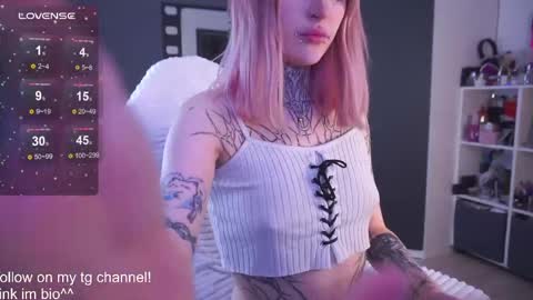 Snapshot of fraulein_mooon chatting on May 15, 2026, 6:26 pm Asya UwU online show from May 15, 2026, 6:26 pm
