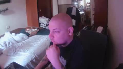 freak_azoid online show from June 6, 2026, 9:47 am