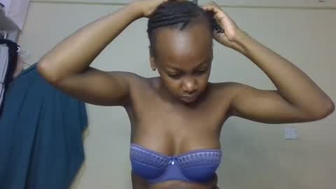 Snapshot of freaky_beauty chatting on June 19, 2026, 3:11 am freaky_beauty online show from June 19, 2026, 3:11 am