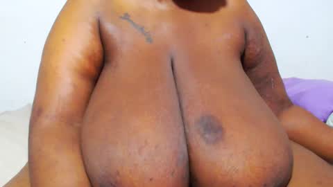 Snapshot of freakyboobsxx chatting on January 7, 2025, 3:35 am Kimmy online show from January 7, 2025, 3:35 am