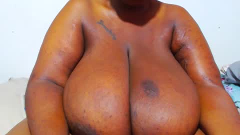 Snapshot of freakyboobsxx chatting on January 12, 2025, 5:13 am Kimmy online show from January 12, 2025, 5:13 am