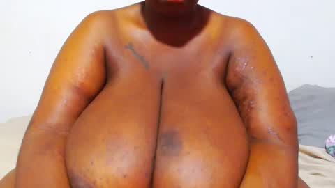 Snapshot of freakyboobsxx chatting on January 15, 2025, 12:15 pm Kimmy online show from January 15, 2025, 12:15 pm