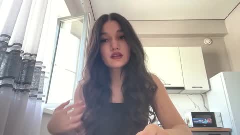 Mia online show from June 29, 2026, 5:03 am