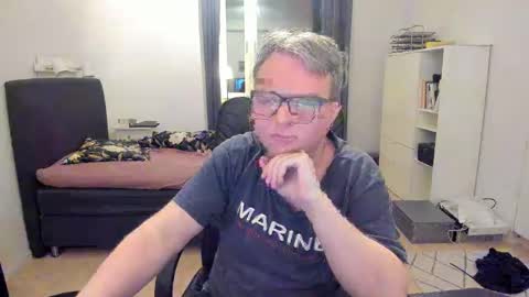 Fredrik online show from February 2, 2025, 6:53 pm