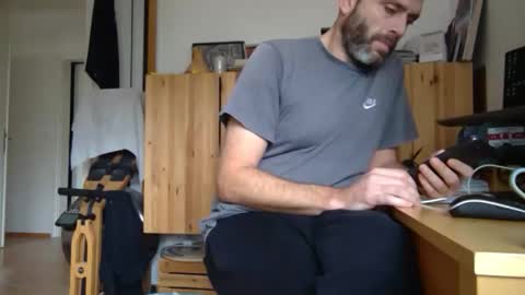 free_love_for_everyone online show from February 6, 2026, 11:35 am