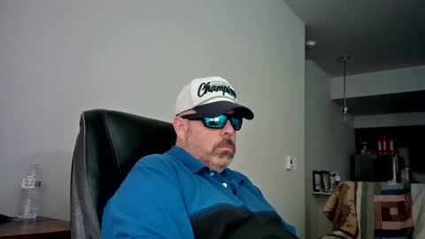 Snapshot of freedom365xxx chatting on August 2, 2026, 2:32 am freedom365xxx online show from August 2, 2026, 2:32 am