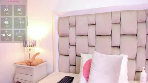 Snapshot of frehia_dimou chatting on June 3, 2026, 2:33 pm Frehia online show from June 3, 2026, 2:33 pm